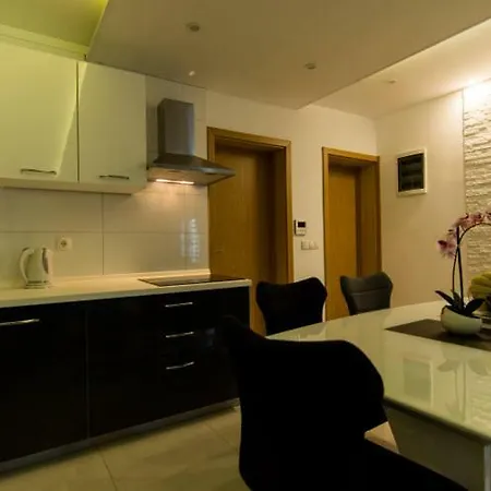 Apartment Aria