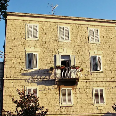 Apartment Aria